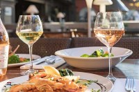 Italienisches Restaurant am Strand in Holland