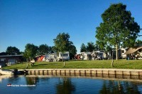Campingplatz mit Jachthafen und Bootsrampe (Slipanlage) am Sneekermeer in Friesland Holland