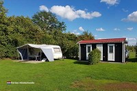 Camping De Graafschap bietet auch Stellplätze an die über eine eigene beheizte Sanitäreinheit verfügen