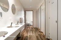 Die Badezimmer des Gruppenhauses De Gouwe Droom sind hübsch, frisch und modern und vor allem sehr sauber
