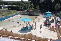 Camping mit Naturbadeteich und Sandstrand in Friesland Niederlande