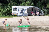 Camping mit Badesee und Strand in den Niederlanden