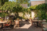 Terrasse und Garten beim Pfannkuchenrestaurant in Utrecht Niederlande