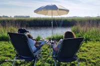 Camping am Wasser in der niederländischen Provinz Friesland