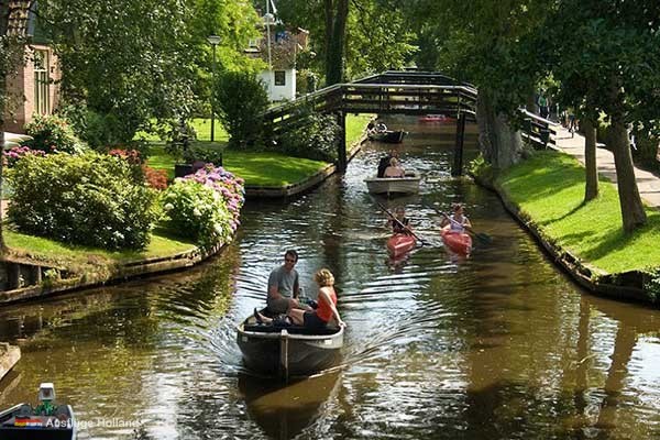 Bootsverleih und Rundfahrten in Giethoorn